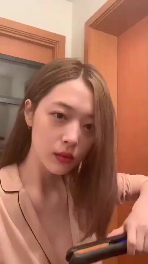 Sulli Nip Slip